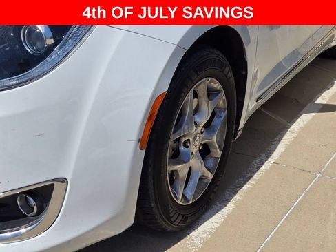 Used 2017 Chrysler Pacifica Touring-L w/ Tire & Wheel Group FWD image 17
