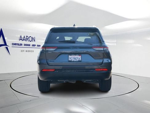 Used 2023 Jeep Grand Cherokee Altitude AWD/4WD image 3