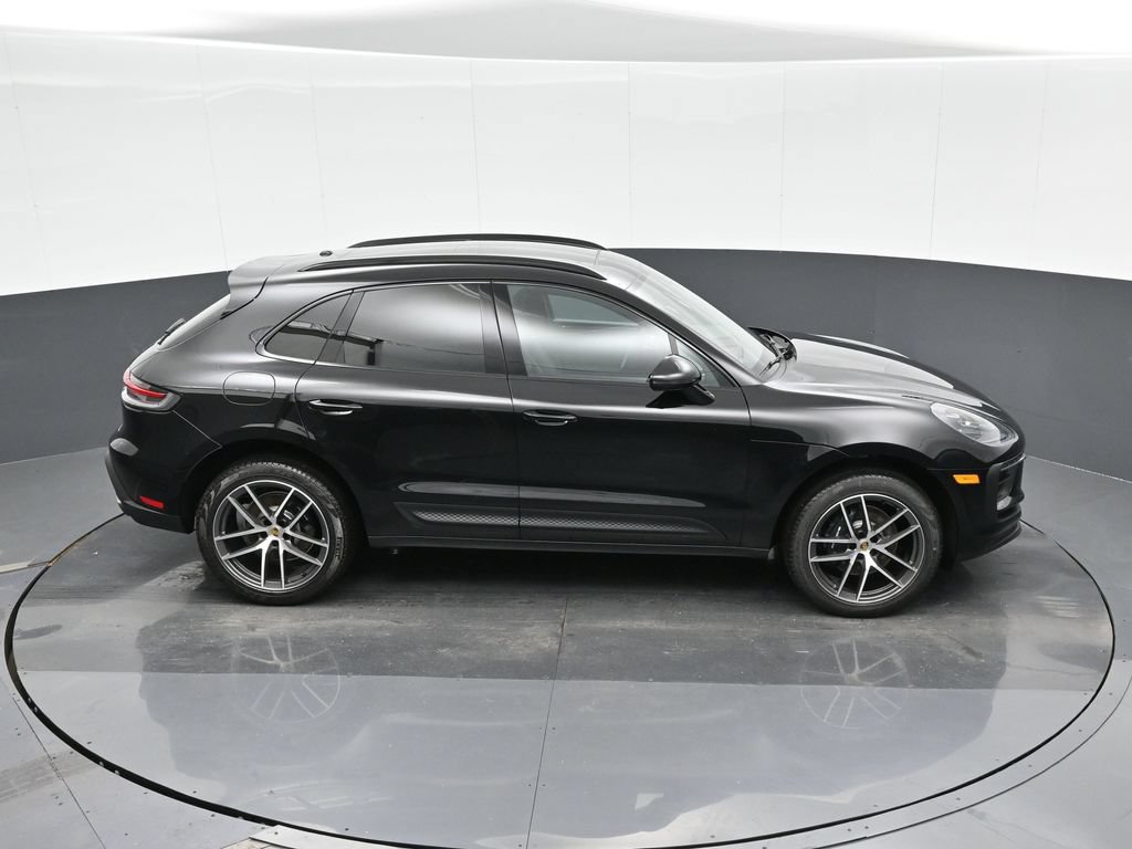 Certified 2026 Porsche Macan AWD/4WD image 31