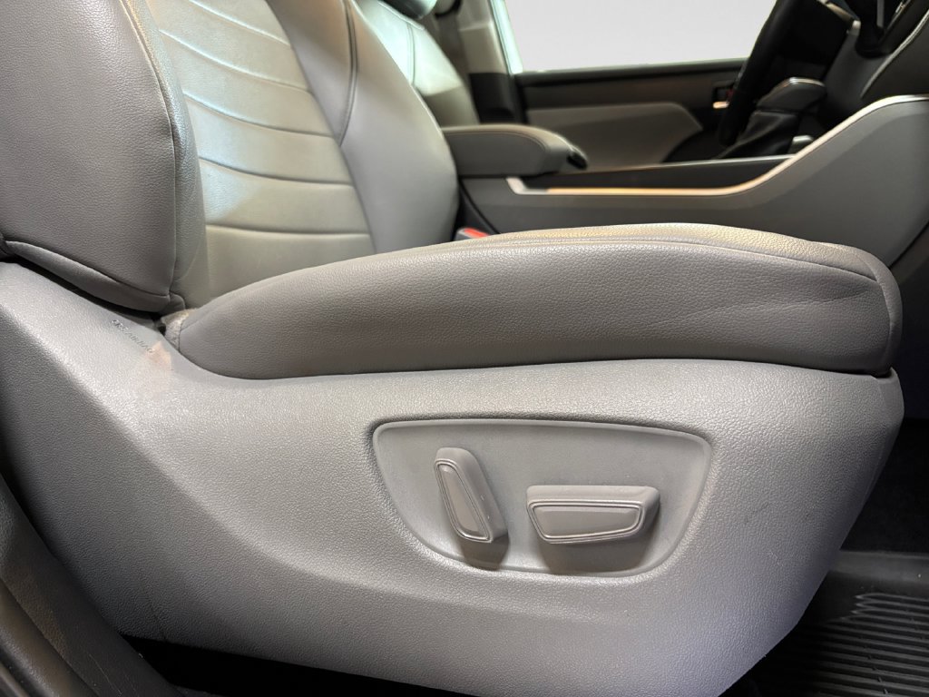 Used 2021 Toyota Highlander XLE FWD image 54