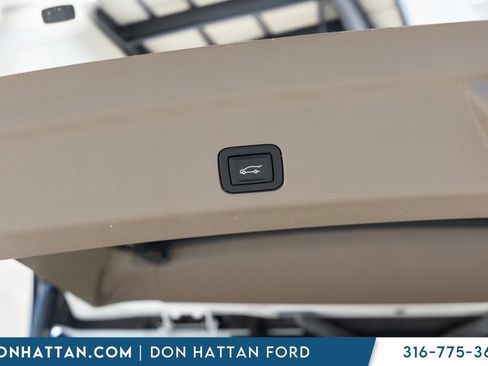 Used 2024 GMC Yukon XL Denali AWD/4WD image 30