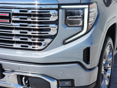 Used 2025 GMC Sierra 1500 Denali w/ Denali Reserve Package AWD/4WD image 11
