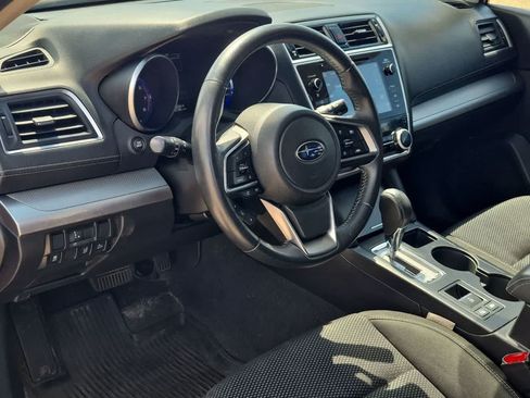 Used 2019 Subaru Outback 2.5i Premium AWD/4WD image 2
