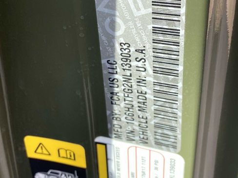 Certified 2022 Jeep Gladiator Overland w/ Trailer Tow Package image 32