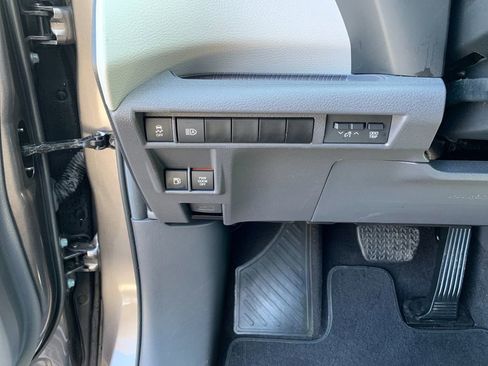 Used 2024 Toyota Sienna XLE image 34