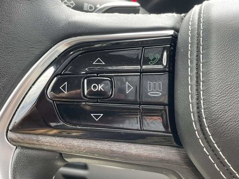 Certified 2022 Jeep Grand Cherokee Overland w/ Luxury Tech Group IV AWD/4WD image 27