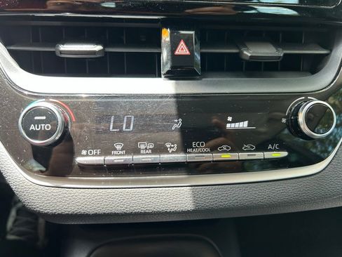 Used 2021 Toyota Corolla LE FWD image 9