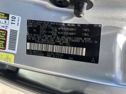 Used 2018 Toyota Sienna LE w/ Carpet Mat Package FWD image 18