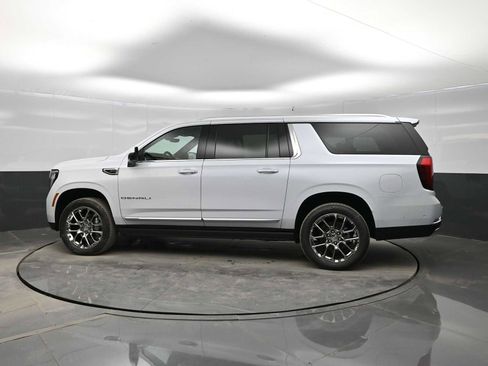 New 2026 GMC Yukon XL Denali w/ Denali Reserve Package AWD/4WD image 5