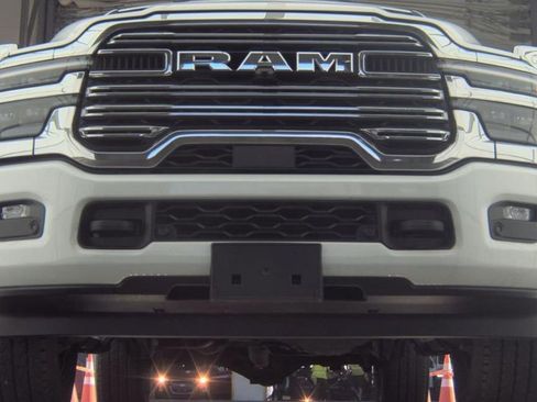 Used 2026 RAM 2500 Laramie AWD/4WD image 3