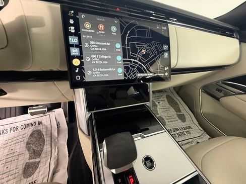 Used 2025 Land Rover Range Rover Long Wheelbase SE AWD/4WD image 22