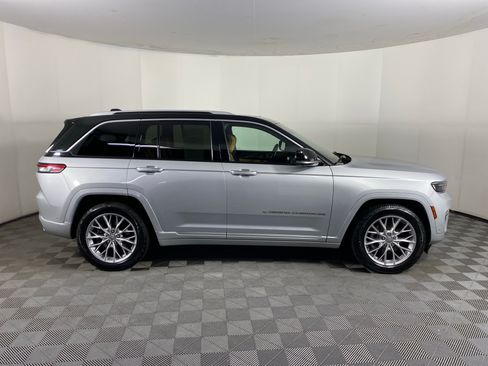 Used 2022 Jeep Grand Cherokee Summit w/ Adv Protech Group IV AWD/4WD image 8