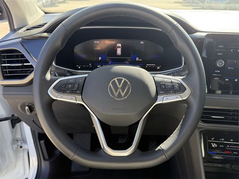 New 2026 Volkswagen Taos SE image 14