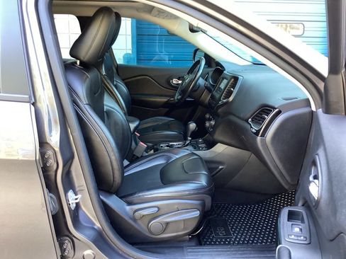 Used 2019 Jeep Cherokee Latitude Plus image 33