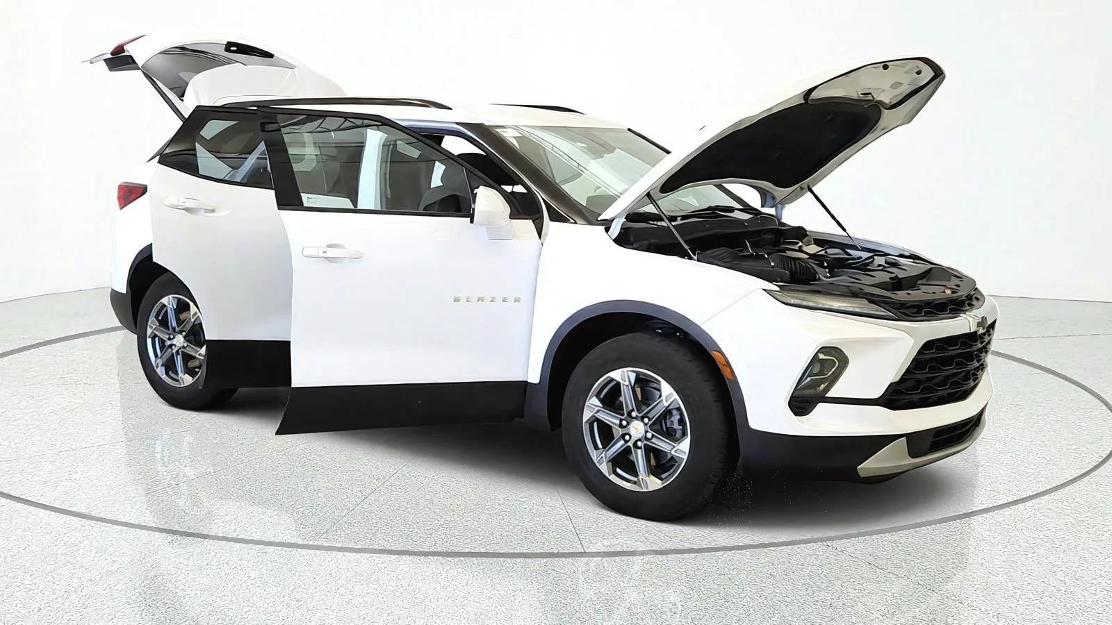 Used 2024 Chevrolet Blazer LT w/ Convenience Package FWD image 11