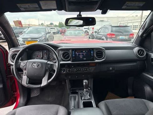 Used 2016 Toyota Tacoma TRD Sport w/ Exterior Package AWD/4WD image 15