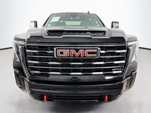 Used 2025 GMC Sierra 2500 AT4 AWD/4WD image 2