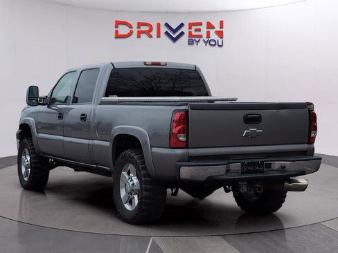 Used 2007 Chevrolet Silverado 2500 LT w/ Heavy-Duty Power Package image 3