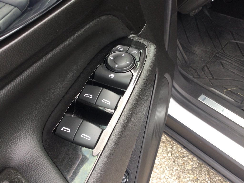 Used 2024 Chevrolet Equinox Premier FWD image 12