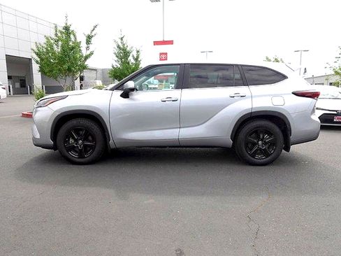 Certified 2024 Toyota Highlander LE AWD/4WD image 6