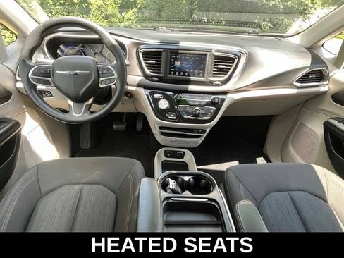 Used 2020 Chrysler Pacifica Touring FWD image 8