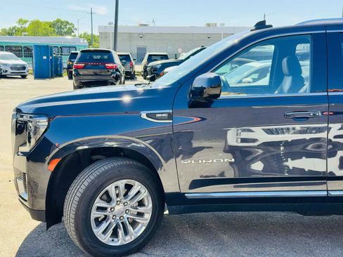 Used 2023 GMC Yukon XL SLT AWD/4WD image 9