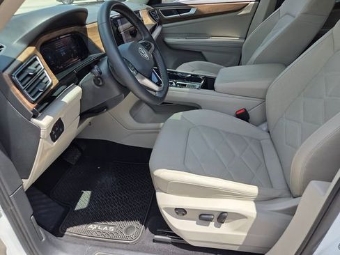 Used 2024 Volkswagen Atlas SE FWD image 5