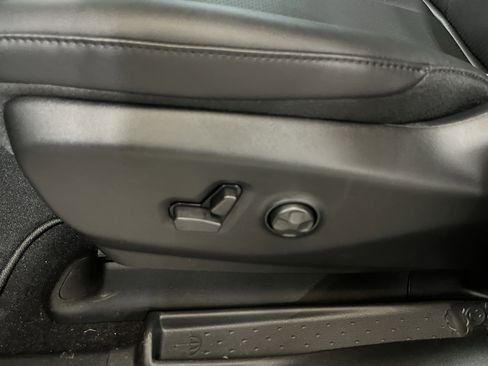 New 2026 Chrysler Pacifica Select AWD/4WD image 17