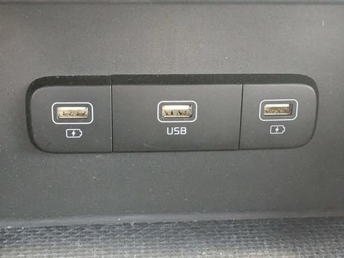 Certified 2023 Kia Carnival LX FWD image 17