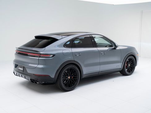 New 2026 Porsche Cayenne GTS AWD/4WD image 9