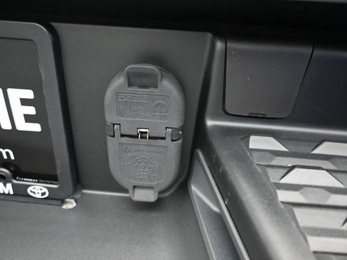 Used 2021 RAM 1500 Laramie AWD/4WD image 39