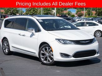 Used 2020 Chrysler Pacifica Limited FWD video 1