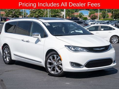 Used 2020 Chrysler Pacifica Limited FWD image 1