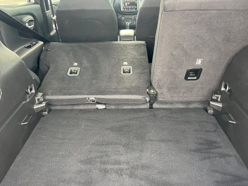 Used 2023 Jeep Renegade Latitude image 12