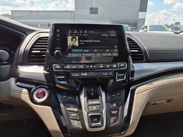 Used 2023 Honda Odyssey Elite image 18