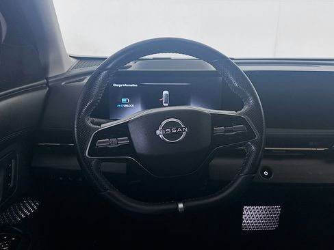 Used 2024 Nissan Ariya AWD image 18
