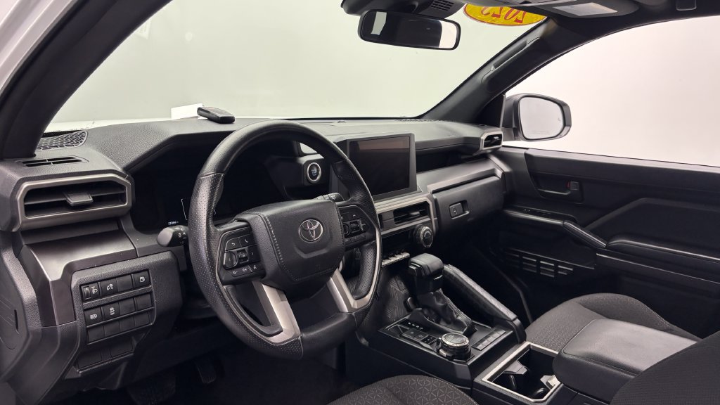Used 2025 Toyota 4Runner SR5 AWD/4WD image 13