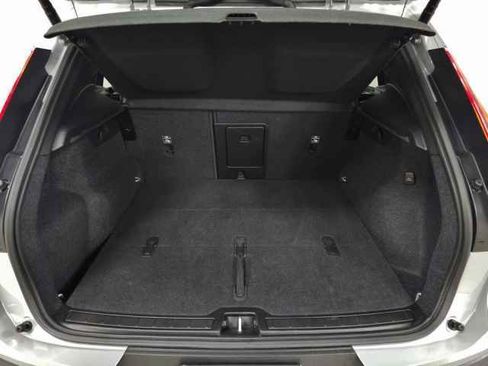 Certified 2025 Volvo XC40 B5 Plus image 10