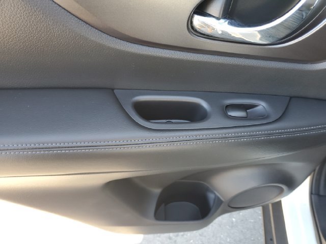 Used 2016 Nissan Rogue SV AWD/4WD image 16