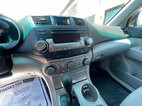 Used 2011 Toyota Highlander 4WD w/ Tech Pkg image 15