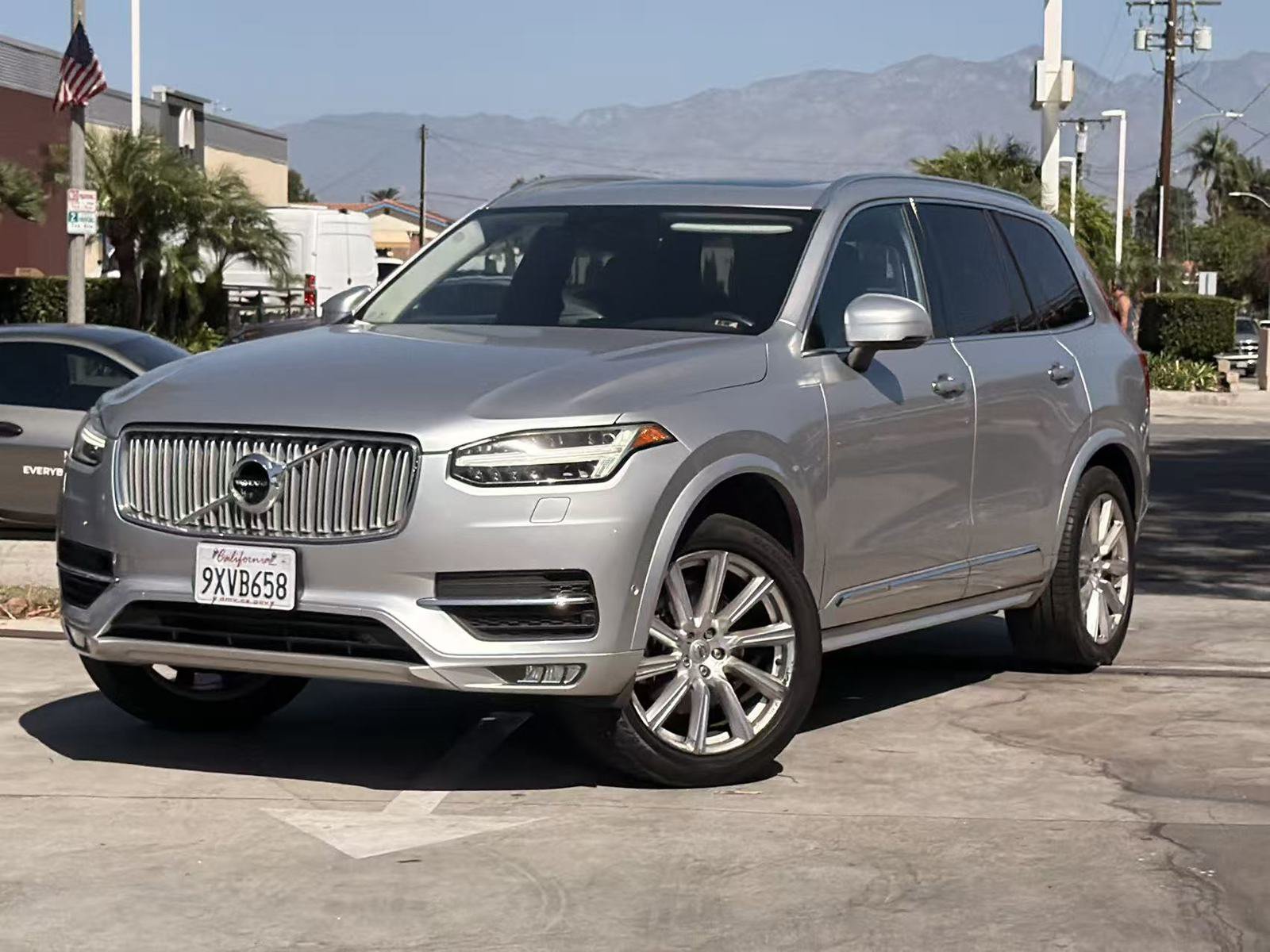 Used 2017 Volvo XC90 T6 Inscription w/ Vision Package AWD/4WD image 2
