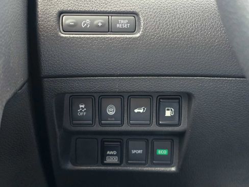 Used 2020 Nissan Rogue SV image 32