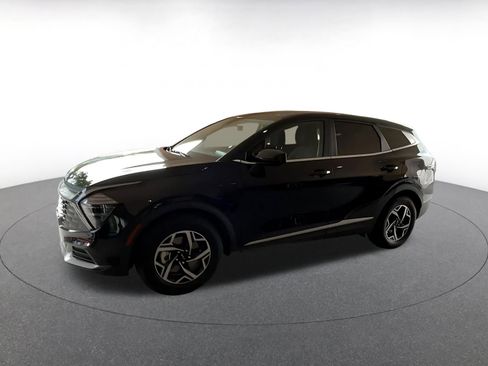 Used 2025 Kia Sportage LX image 7