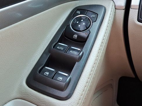 Used 2015 Ford Explorer XLT w/ Equipment Group 202B AWD/4WD image 26