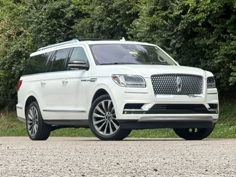 Used 2020 Lincoln Navigator L Reserve w/ Luxury Package AWD/4WD image 2