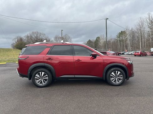 Used 2023 Nissan Pathfinder SL image 2