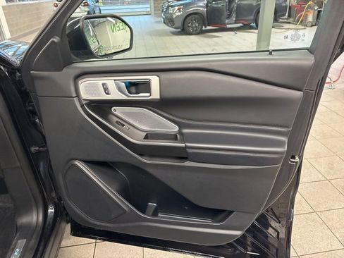 Used 2020 Ford Explorer Platinum w/ Premium Technology Package image 16