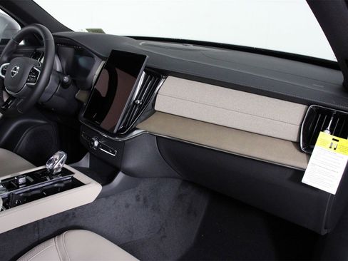 New 2026 Volvo XC90 B6 Plus w/ Protection Package Premier image 9