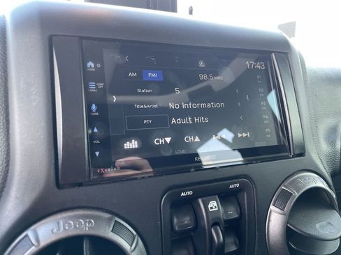 Used 2018 Jeep Wrangler Unlimited Sport S image 11