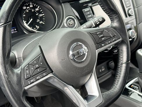 Used 2020 Nissan Rogue SV AWD/4WD image 16
